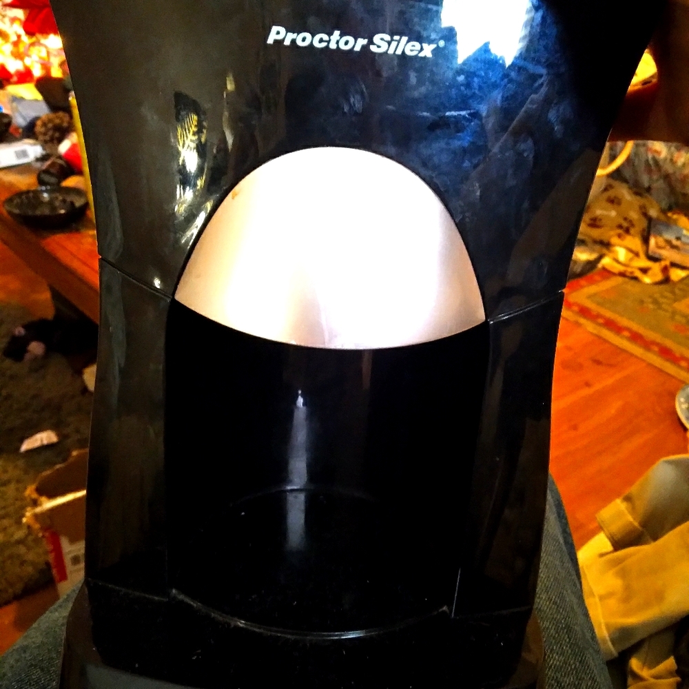 Single cup coffee maker